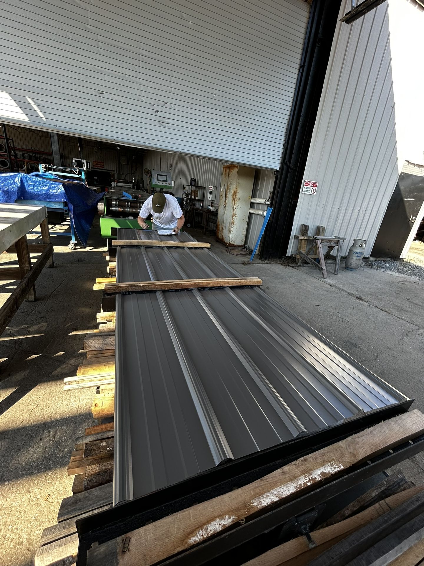 Charcoal Grey Master Rib